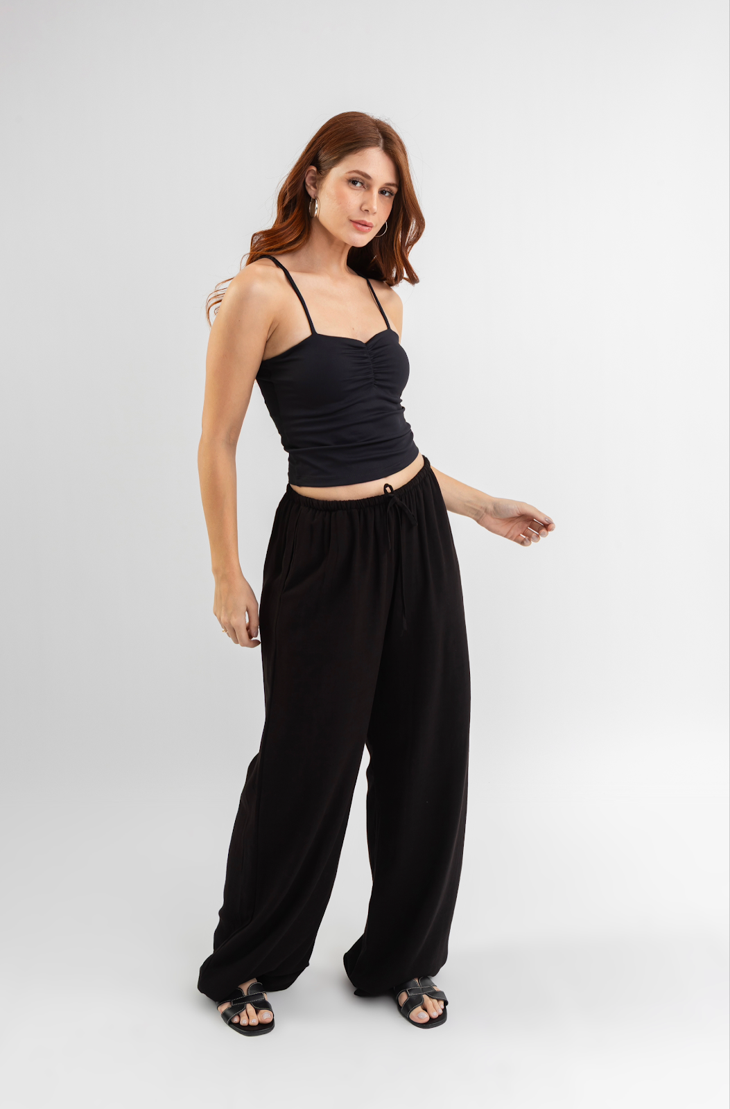 O charme e a elegância das Calças Femininas: do Cós Baixo à Versatilidade